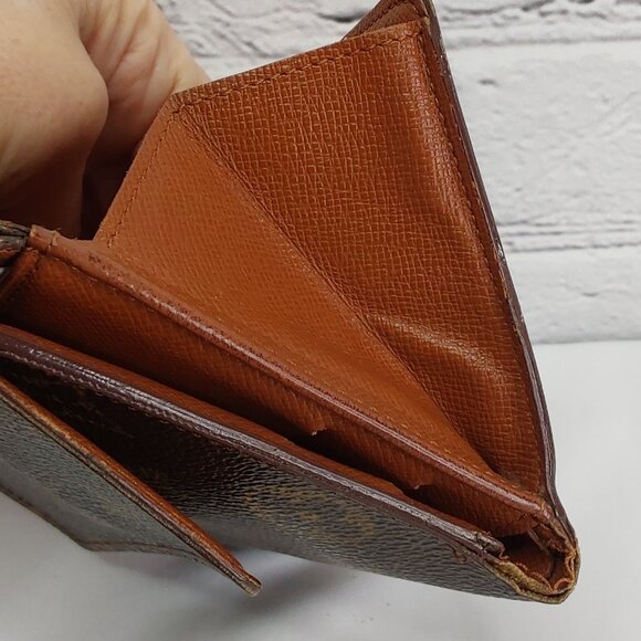 LOUIS VUITTON 'ELISE' MONOGRAM COMPACT WALLET SNAP-COIN POCKET - Picture 7 of 16